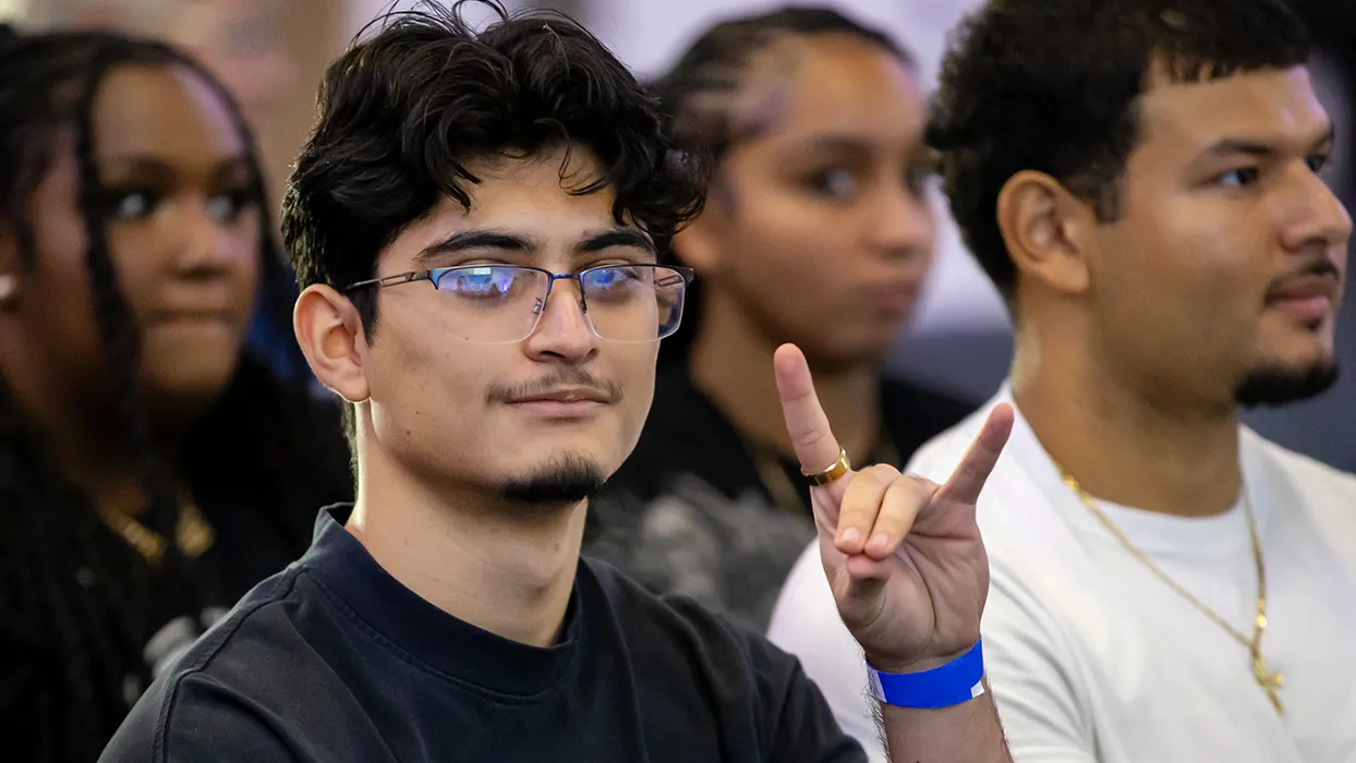 A CSUSB student shows Coyote spirit during The Coyote Experience Fall 2024 on Aug. 23.