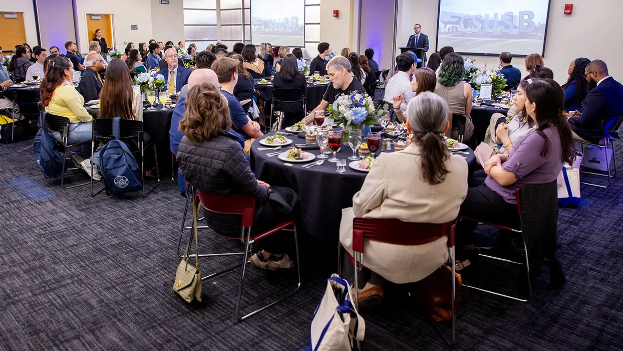 The Presidential Academic Excellence Scholarship (PAES) Dinner offered high school seniors and their families an opportunity to learn more about the PAES program and University Honors College while connecting with the campus community.