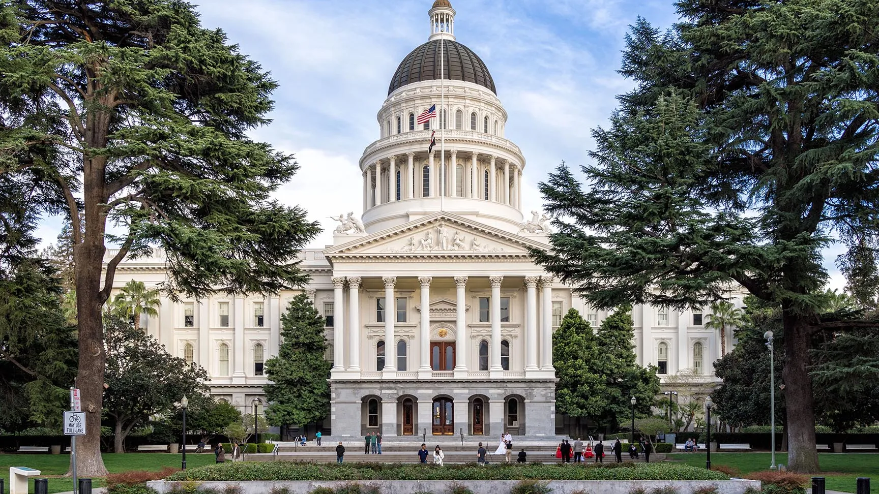 A view of the California State Capitol from 10th Street in Sacramento. Instead of visiting the state capitol, CSUSB President Tomás D. Morales is leading a university delegation to virtually meet with state legislators this week. Photo: Andre m/Wikemedia Commons