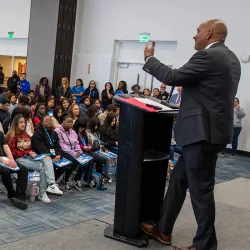 Provost Rafik Mohammed welcomes San Bernardino high school seniors to CSUSB’s Instant Admit Days event.