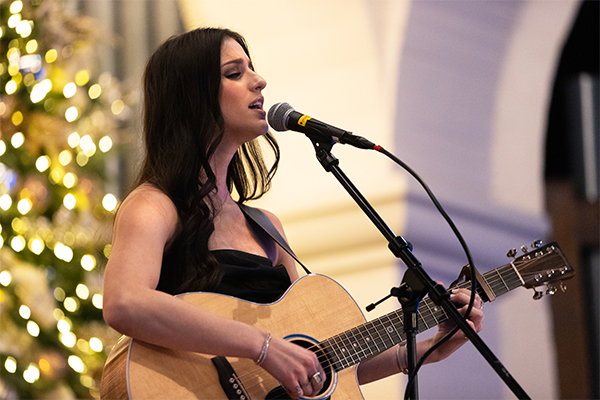 CSUSB alumna Abi Carter, 2024 winner of the 22nd season of “American Idol”, performed three songs for guests at the President’s and Philanthropic Foundation Board Holiday Dinner on Dec. 7.