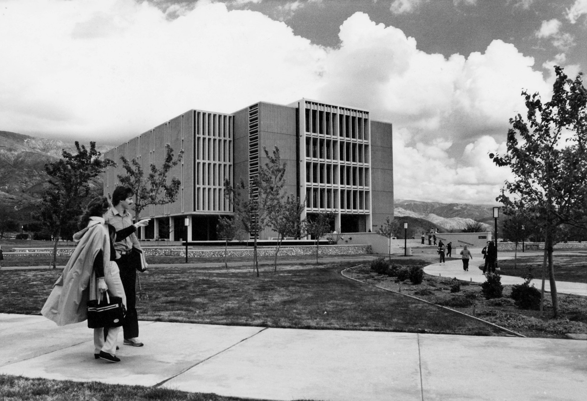 A view of the John M. Pfau Library, before the addition of The Wedge.