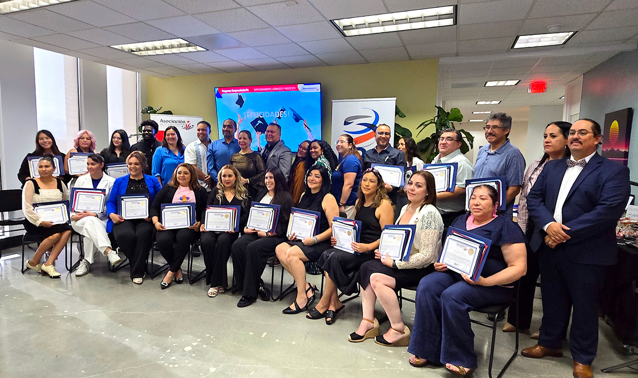 Graduates of the Asociación de Emprendedor@s cohort celebrate completing the ERC San Bernardino business training program.